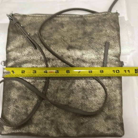 Stella & Dot 2-in-1 Clutch Adjustable Strap Cross Body Faux Distressed Metallic - Picture 5 of 8